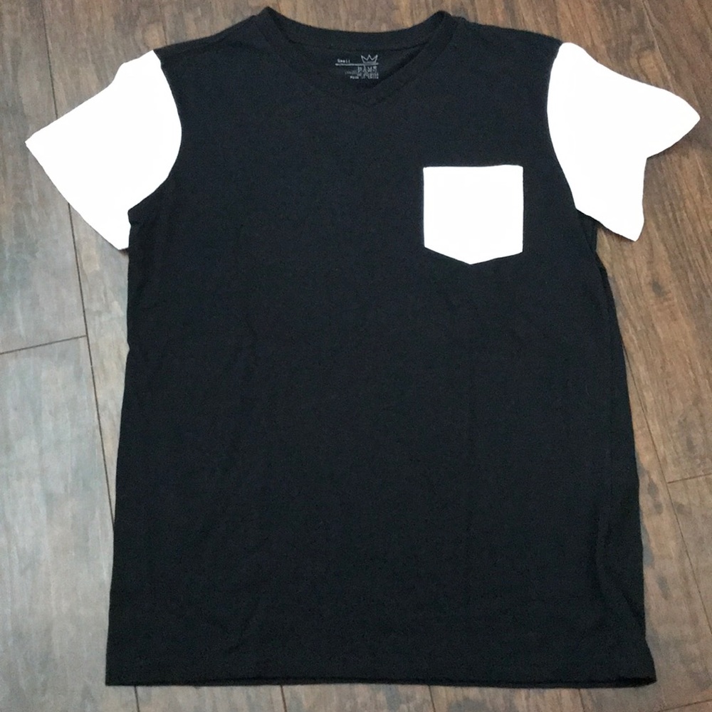 Men’s medium tee